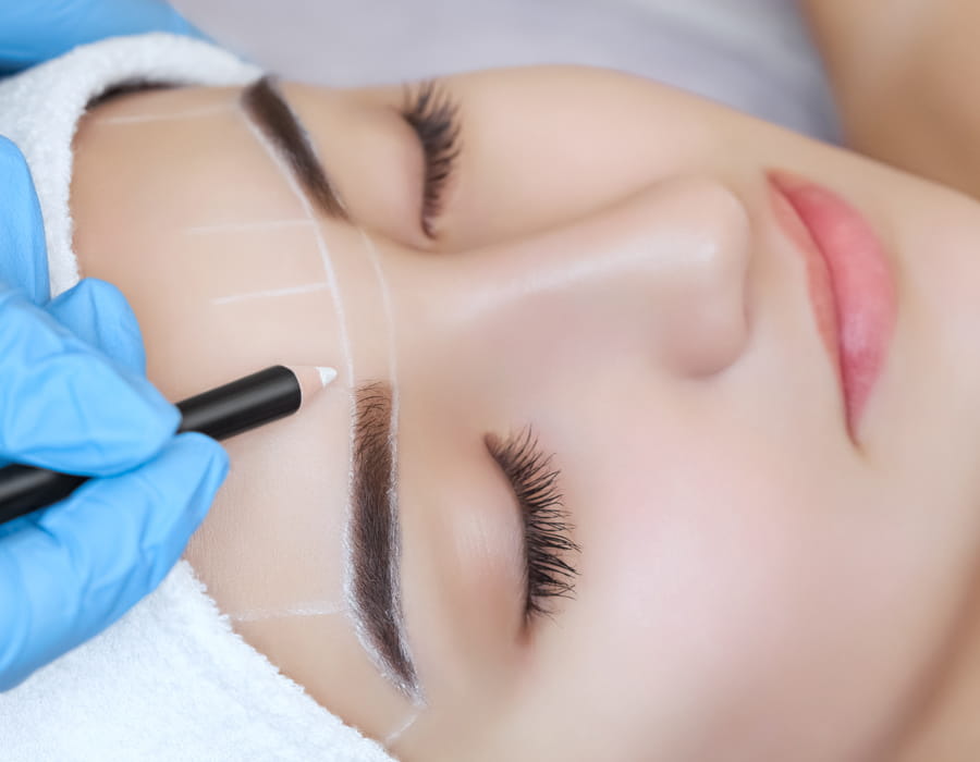 Sourcils symétrique rendu sur-mesure Microblading - Shading sourcils symétrique