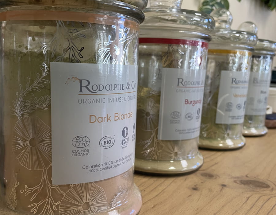 img-rodolphe-and-co-produit-bio-coloration-900x700-min Solutions BIO pour colorations cheveux